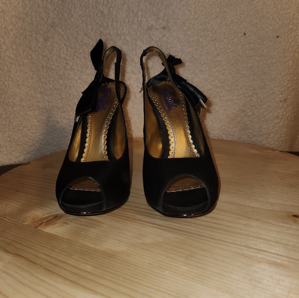 Black and Gold Satin Peeptoe Pumps